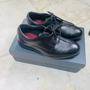 New Clarks Rufus Edge Youth boys Black Leather dress shoes Wide 2.5 W